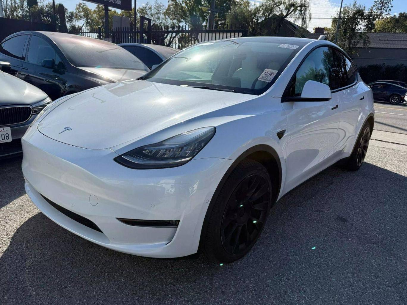 TESLA MODEL Y 2021 5YJYGAEEXMF264732 image